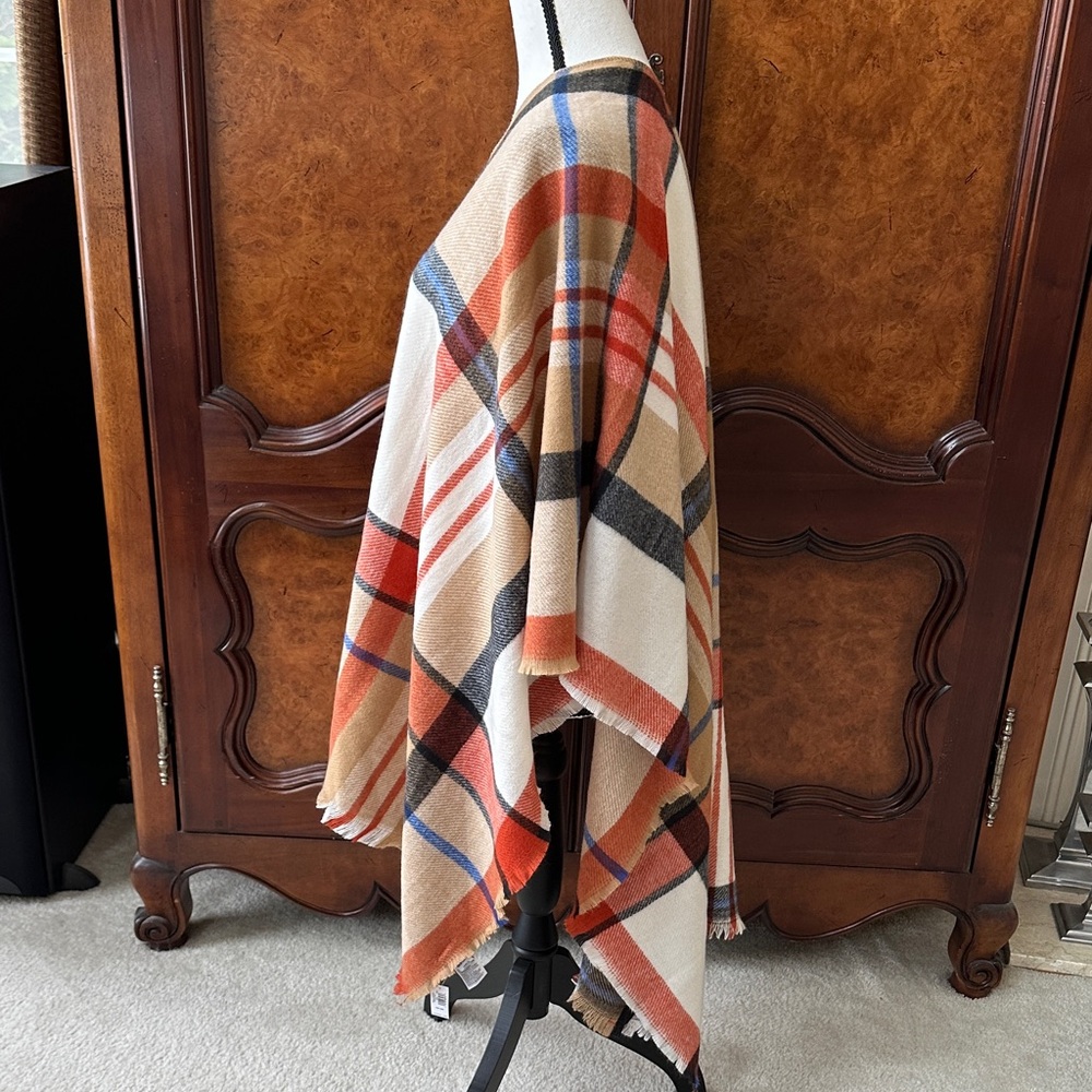 Old Navy Flannel Plaid Open Front Fringe Poncho - Picture 4 of 9